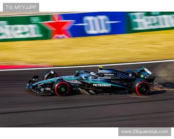 梅赛德斯新赛季策略调整引发F1车队间激烈竞争讨论