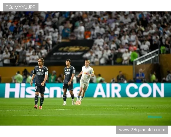 欧洲杯最新战报：劲旅鏖战激烈，黑马逆袭引发球迷热议