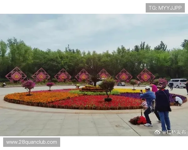 金奖花坛绽放五月风采五一假期城市景观再添亮点 金奖花坛绽放五月风采五一假期城市景观再添亮点